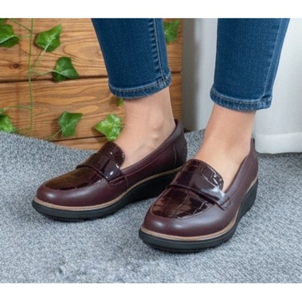 Clarks Sharon Gracie Women Penny Loafer 6.5 Comfort Work Shoe Burgundy Leather